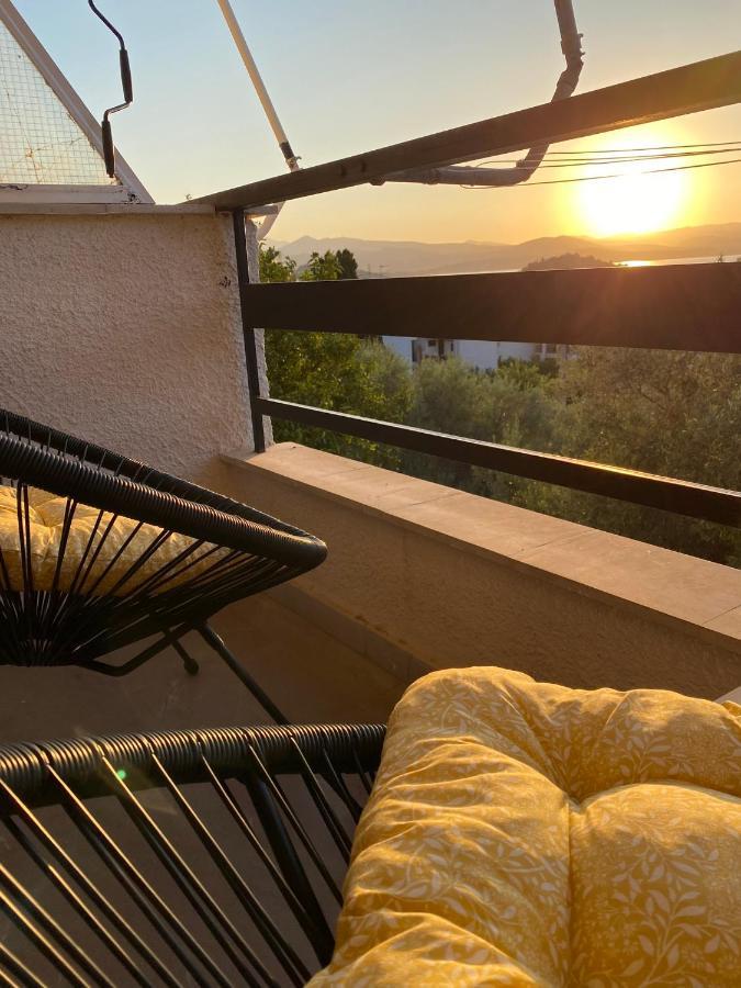 The Lemon Breeze Apartment *
